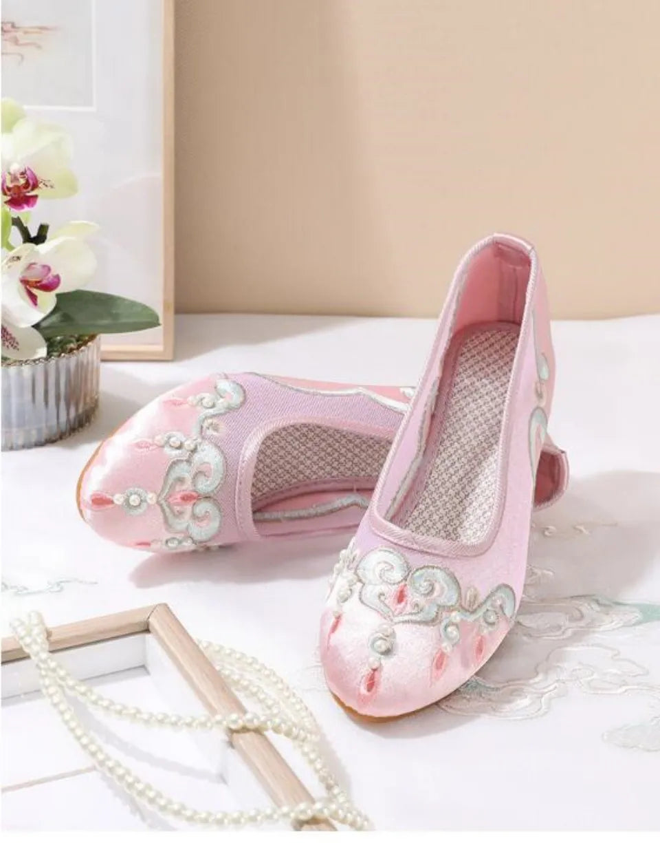 Ladies Pointed Toe Embroidered Slip On Pumps Chinese Style Breathable Retro Loafers Women Spring Summer Dress Shoe