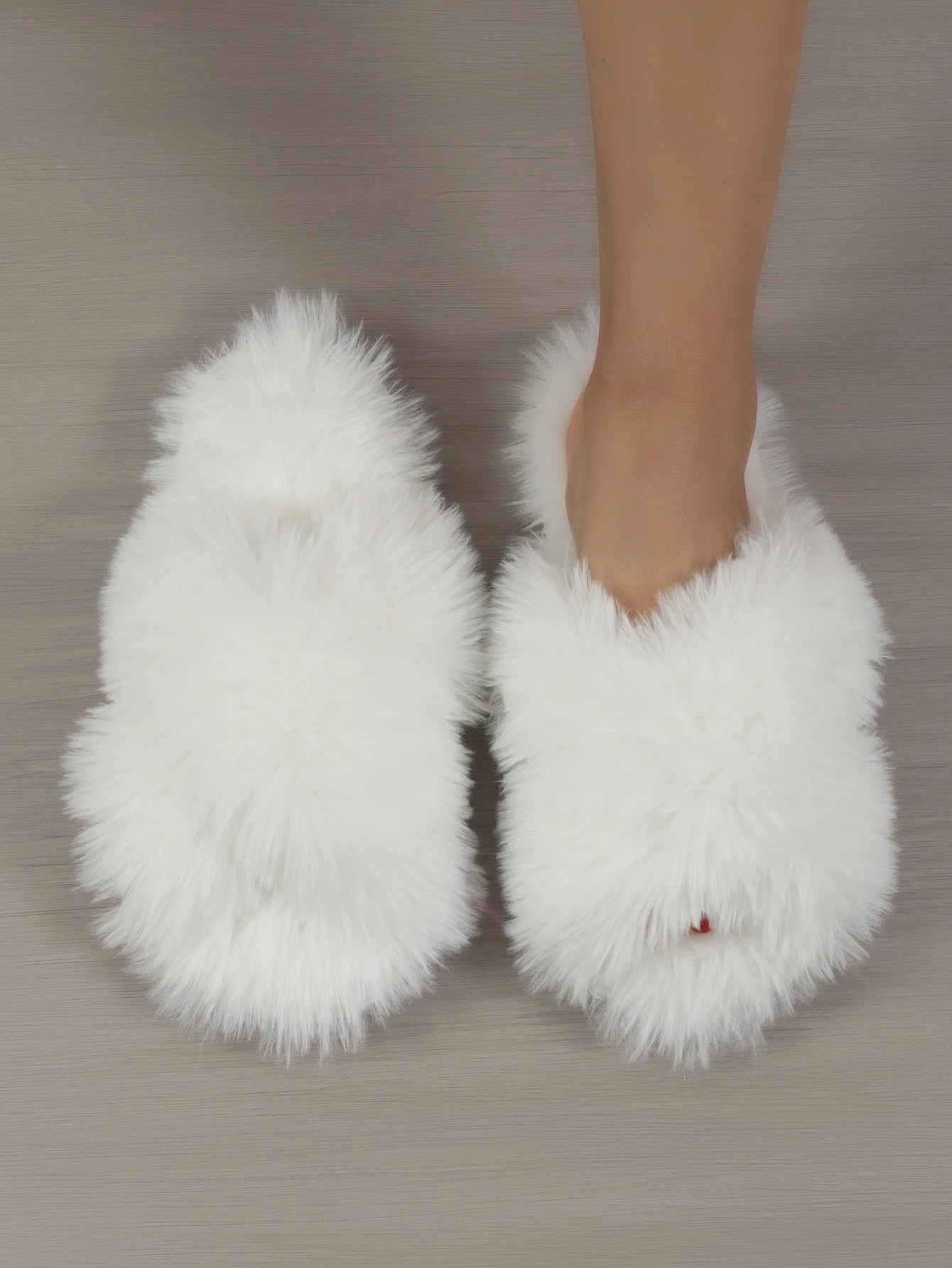 Luxury Women Fashion Home Slippers 2025 New Female Flip Flops Fluffy Shoes Cross Design Slides Ladies Soft Warm Plush Slipper