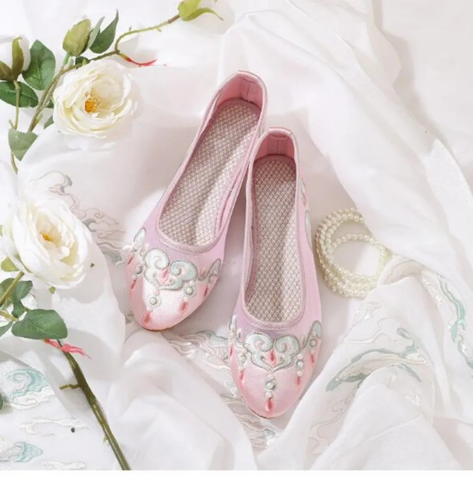 Ladies Pointed Toe Embroidered Slip On Pumps Chinese Style Breathable Retro Loafers Women Spring Summer Dress Shoe