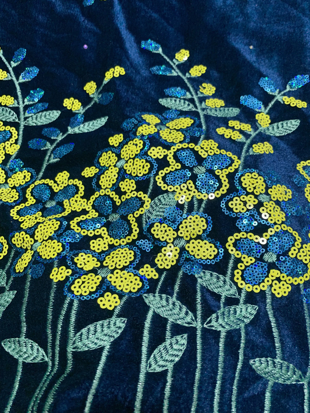 2023 New African Velvet Lace Fabric 5 Yards High Quality Wedding Dress Luxury Sequins Embroidery Nigerian Lace Fabric