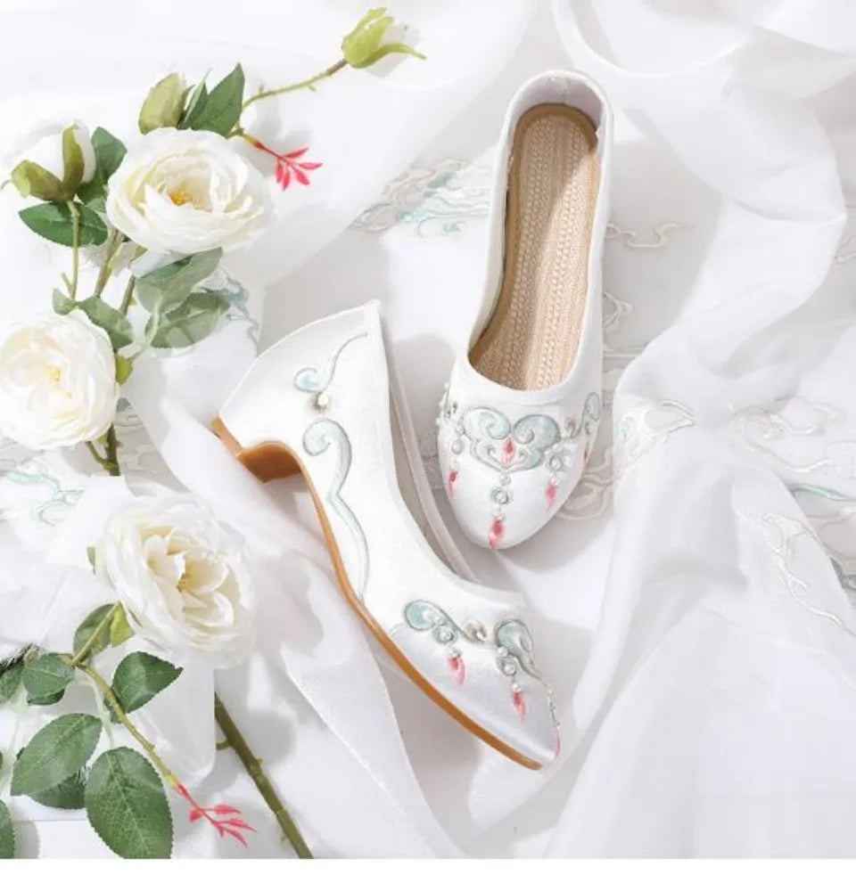 Ladies Pointed Toe Embroidered Slip On Pumps Chinese Style Breathable Retro Loafers Women Spring Summer Dress Shoe