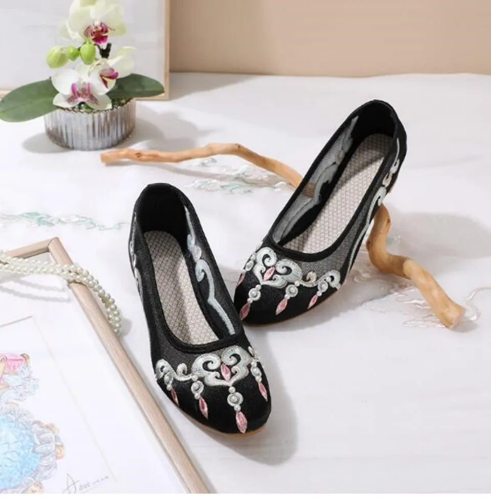 Ladies Pointed Toe Embroidered Slip On Pumps Chinese Style Breathable Retro Loafers Women Spring Summer Dress Shoe