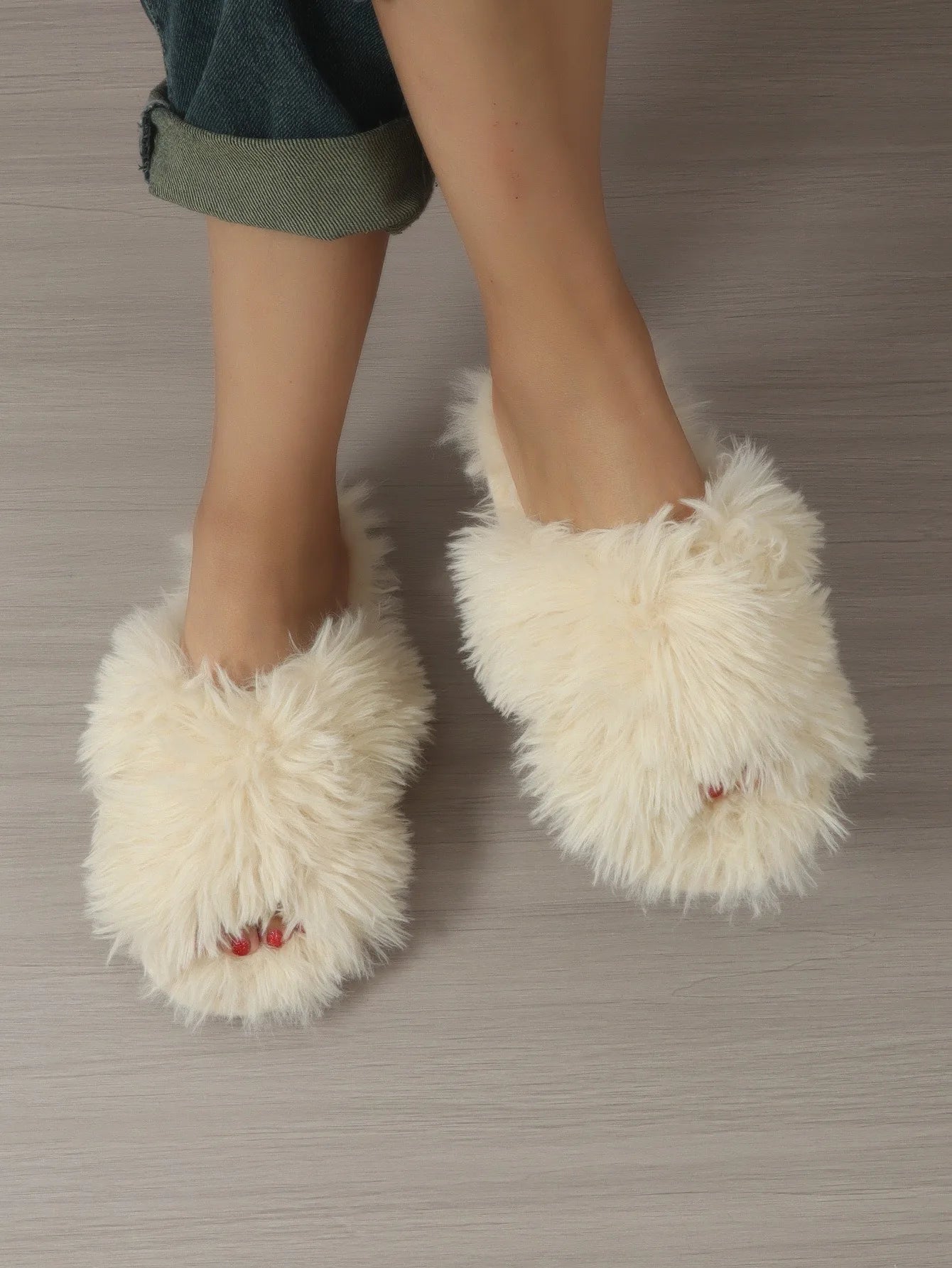 Luxury Women Fashion Home Slippers 2025 New Female Flip Flops Fluffy Shoes Cross Design Slides Ladies Soft Warm Plush Slipper