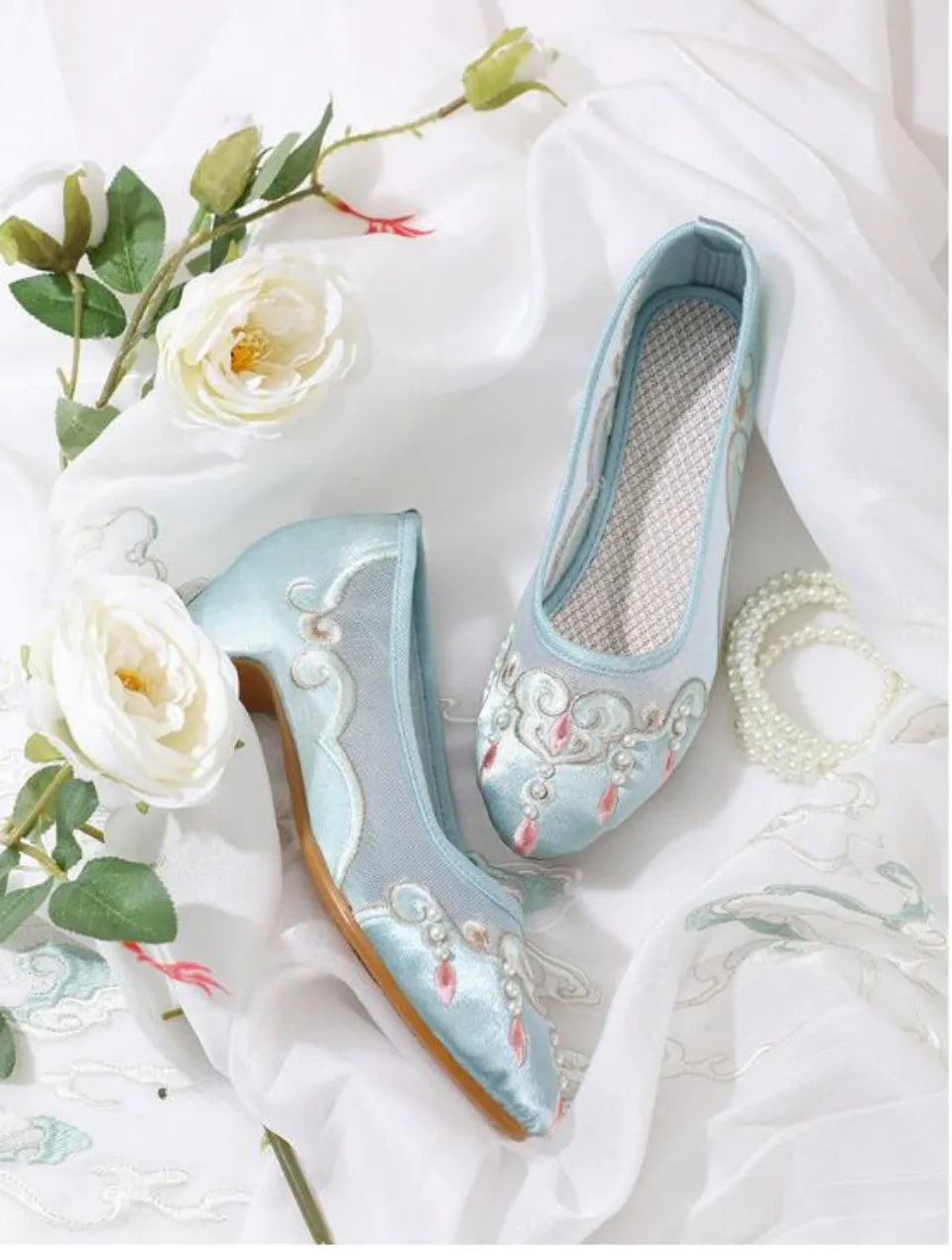 Ladies Pointed Toe Embroidered Slip On Pumps Chinese Style Breathable Retro Loafers Women Spring Summer Dress Shoe