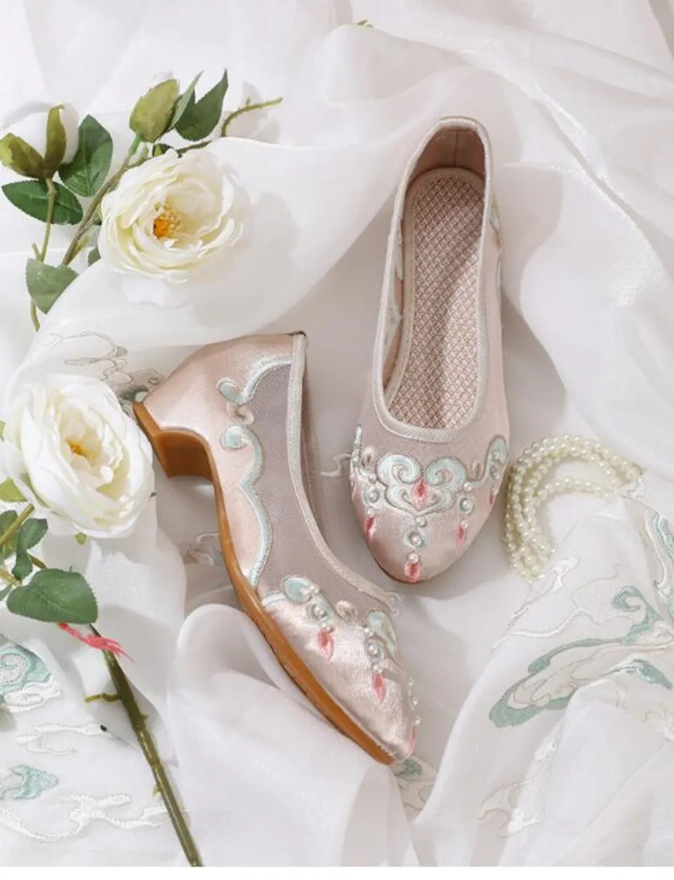 Ladies Pointed Toe Embroidered Slip On Pumps Chinese Style Breathable Retro Loafers Women Spring Summer Dress Shoe