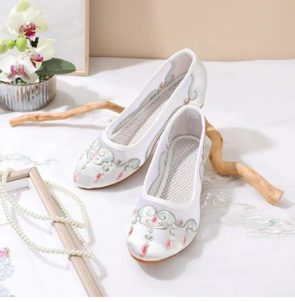 Ladies Pointed Toe Embroidered Slip On Pumps Chinese Style Breathable Retro Loafers Women Spring Summer Dress Shoe