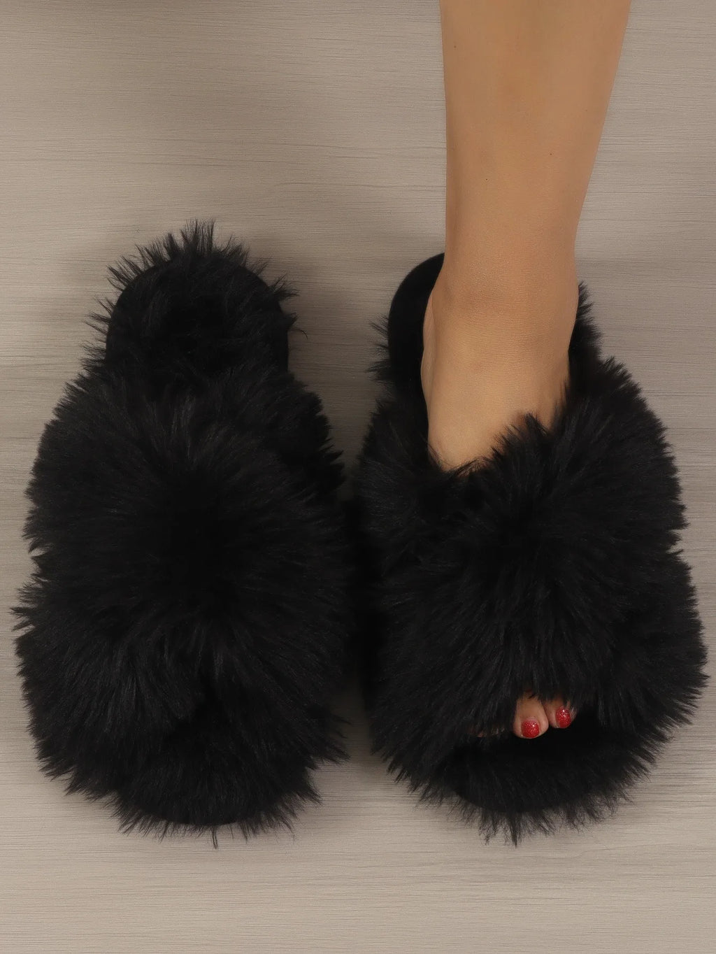Luxury Women Fashion Home Slippers 2025 New Female Flip Flops Fluffy Shoes Cross Design Slides Ladies Soft Warm Plush Slipper