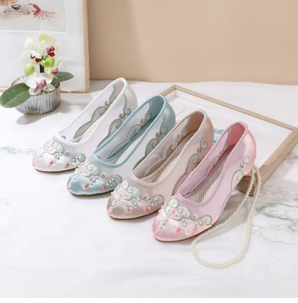 Ladies Pointed Toe Embroidered Slip On Pumps Chinese Style Breathable Retro Loafers Women Spring Summer Dress Shoe