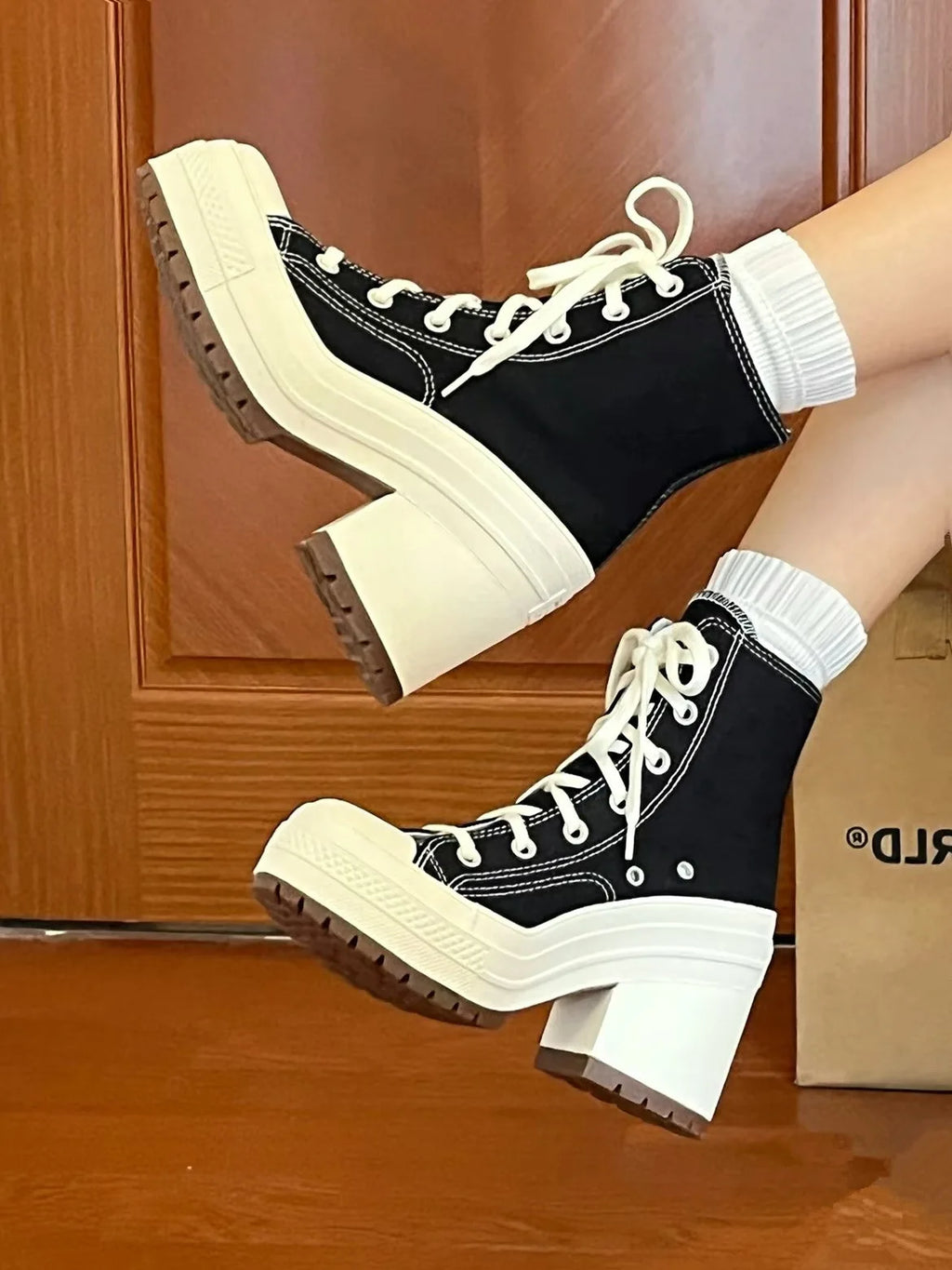 High Top Canvas Shoes Women Thick Platform Sneakers Ladies 7CM Chunk Heels 2024 Designer Street Style Lace-up Casual Shoes Mujer