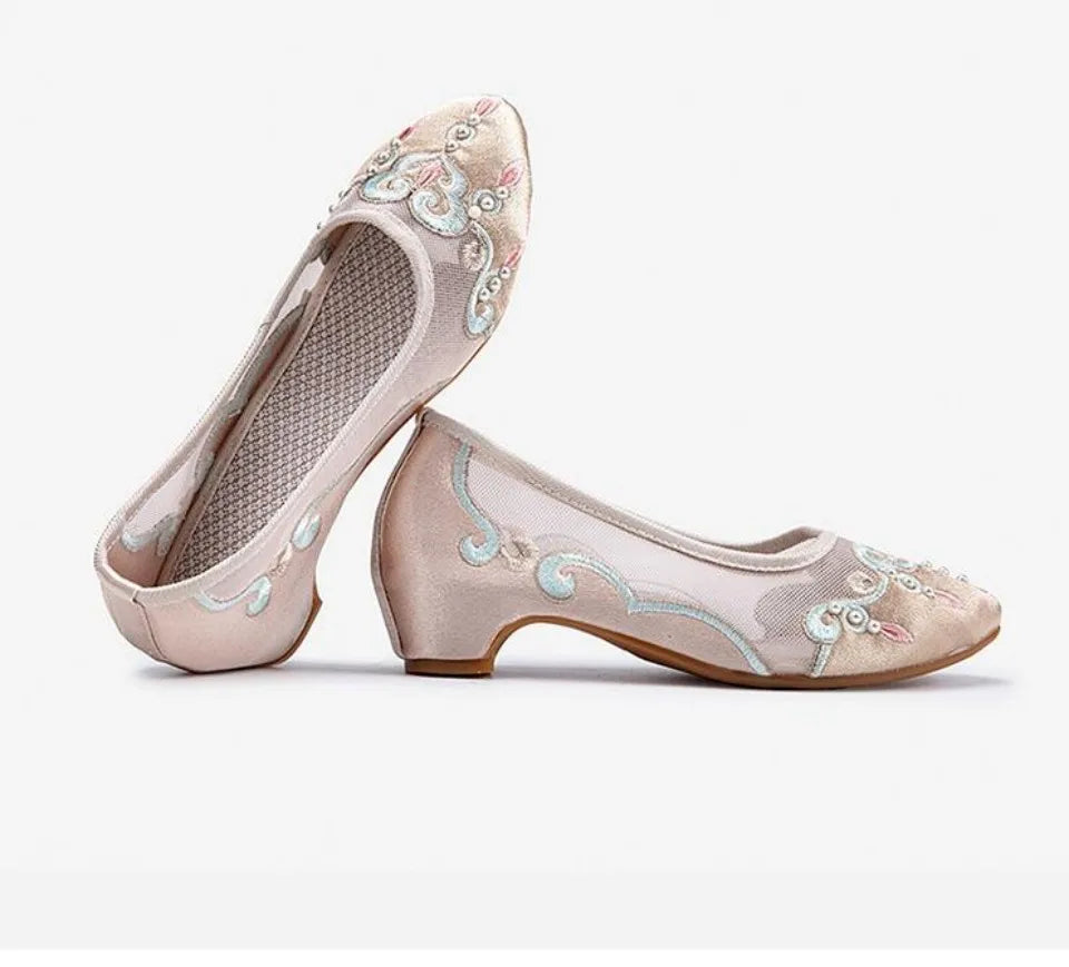 Ladies Pointed Toe Embroidered Slip On Pumps Chinese Style Breathable Retro Loafers Women Spring Summer Dress Shoe
