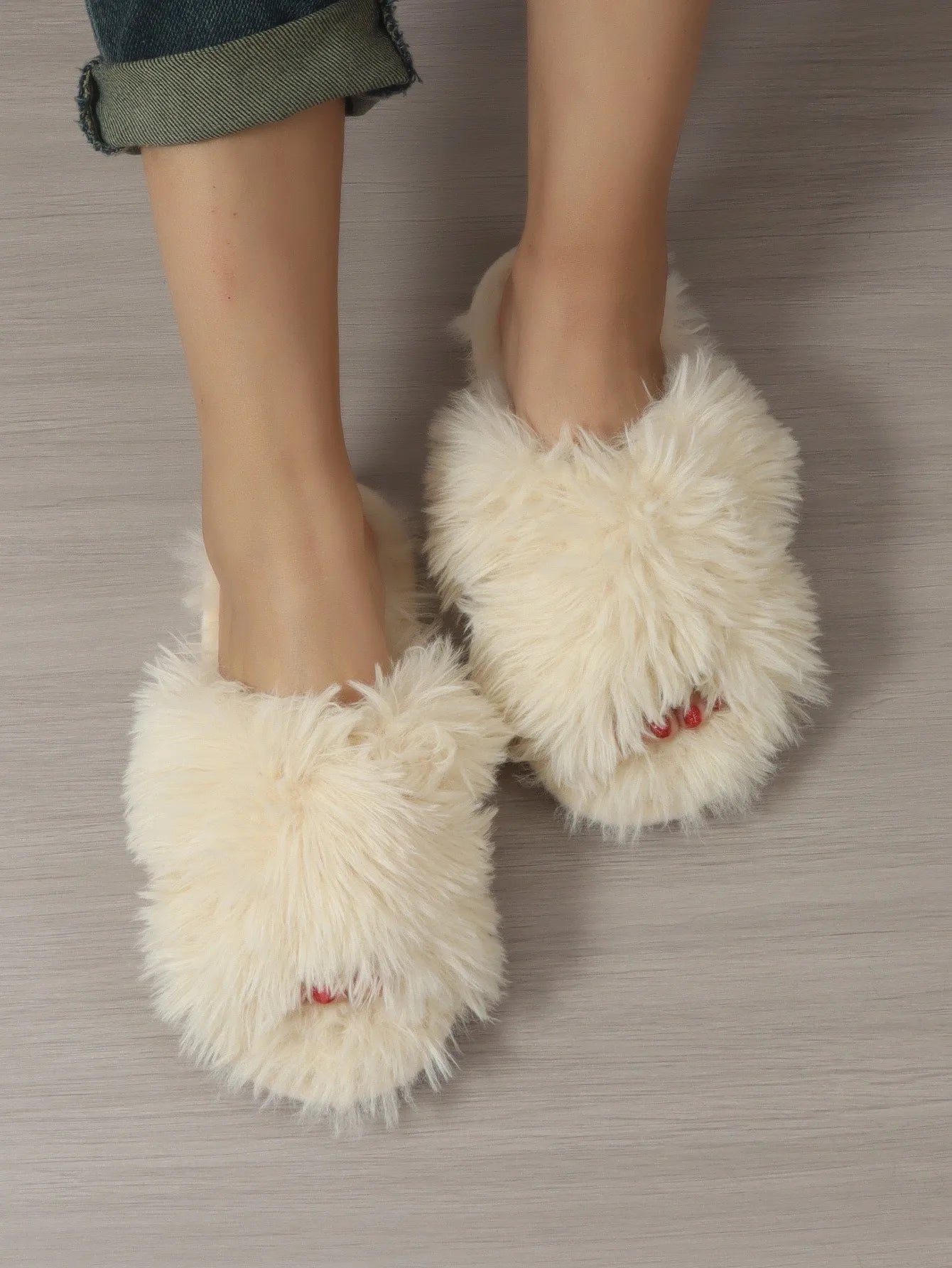 Luxury Women Fashion Home Slippers 2025 New Female Flip Flops Fluffy Shoes Cross Design Slides Ladies Soft Warm Plush Slipper
