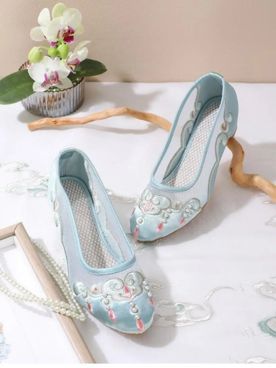 Ladies Pointed Toe Embroidered Slip On Pumps Chinese Style Breathable Retro Loafers Women Spring Summer Dress Shoe