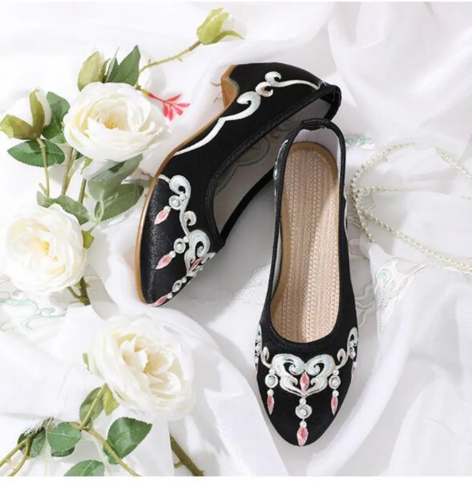 Ladies Pointed Toe Embroidered Slip On Pumps Chinese Style Breathable Retro Loafers Women Spring Summer Dress Shoe