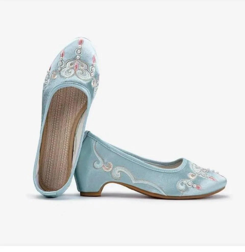 Ladies Pointed Toe Embroidered Slip On Pumps Chinese Style Breathable Retro Loafers Women Spring Summer Dress Shoe