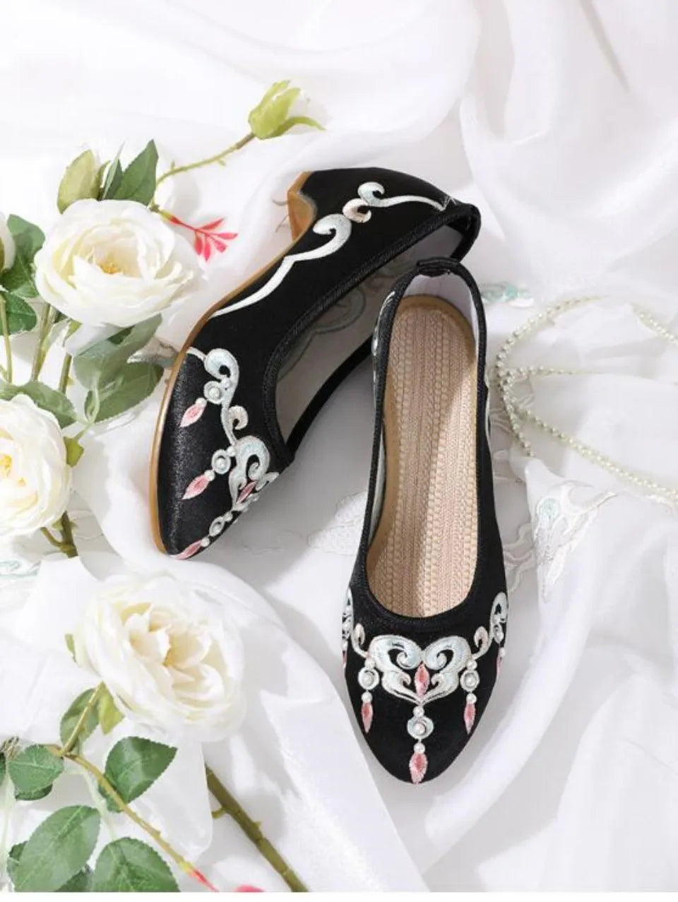Ladies Pointed Toe Embroidered Slip On Pumps Chinese Style Breathable Retro Loafers Women Spring Summer Dress Shoe